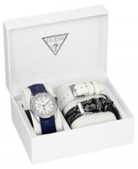 Mix and match to your heart's content with this leather strap watch set from GUESS. Includes 3 interchangeable straps in blue, silver and white.