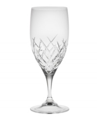 With a classic cut pattern in luxe crystal, the Duchesse Encore iced beverage glass from Vera Wang commemorates special occasions in unforgettable style.