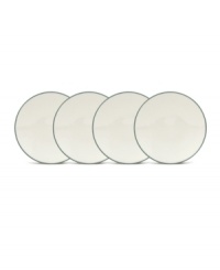 This lush green set of four mini plates are perfect side plates for all kinds of occasions. Mix and match this simple, versatile stoneware with the other shades of Colorwave dinnerware for a unique table setting in your favorite hues.