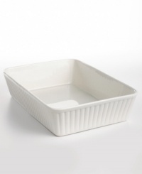 Many of Martha's favorite dishes are served straight from the oven. This deep-sided baking dish is beautiful enough to have a place at the dining table, yet durable enough for the rigors of use.