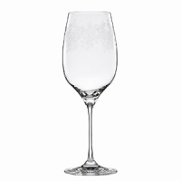 Inspired by the floral detailing that often accents Marchesa gowns, this delicate stemware is elegant and full of grace.