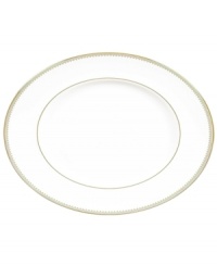 Serve with the impeccable style of Vera Wang. This serving platter shines with a textured band of golden grosgrain along the edge. Perfect for side dishes or smaller main courses.