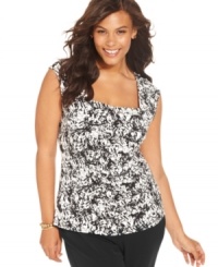 A ruched front lends a slenderizing look to Style&co.'s sleeveless plus size top, featuring a standout print-- it's an Everyday Value!