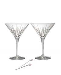 As stylish as their name implies, Soho martini glasses from Reed & Barton drinkware help you tend bar with chic sophistication. Deep vertical cuts accent already-dazzling crystal with striking luxury. Silvertone olive picks lend extra flair.