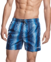 Reflect on it. You'll have no problem taking it all in as you relax in these patterned swim trunks from Calvin Klein.