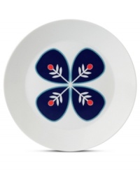 Embellish the navy flora of Fable Garland dinnerware with the flower accent plate. Featuring distinct Scandinavian style and the sleek durability of Royal Doulton porcelain.