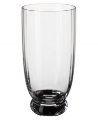 Bring contemporary refreshment to casual country tables with the New Cottage highball glass from Villeroy & Boch drinkware. A curved, clear sham gives the ridged glass a dramatic lift and shapely silhouette.