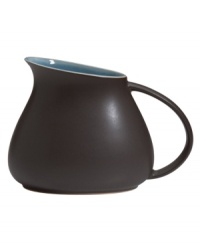 Handsome and understated, this Sienna jug features a matte mocha surface and glazed turquoise interior for smart-casual style with every pour.