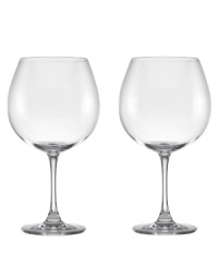 Take in all the flavors and aromas of your favorite Pinot Noir with elegant Napa Valley wine glasses. Clean lines crafted in versatile, break-resistant glass offer an easy escape to the vineyard.