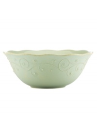 With fanciful beading and a feminine edge, this Lenox French Perle serving bowl has an irresistibly old-fashioned sensibility. Hardwearing stoneware is dishwasher safe and, in an ethereal ice-blue hue with antiqued trim, a graceful addition to every meal.