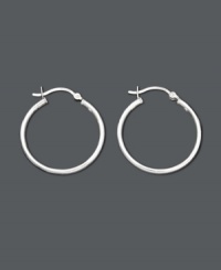 A classic piece that every woman should own. Simple smooth hoop earrings set in sterling silver. Approximate diameter: 1 inch.