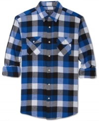 Roll up your sleeves or leave them down – this warm flannel shirt from American Rag is perfect for the cold seasons.