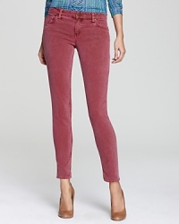 A desert rose wash charms and delights on these Sanctuary jeans in in a hip-hugging skinny fit.