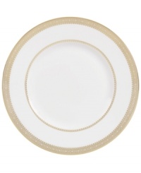 A lustrous complement to the refined Vera Wang's Lace Gold dinnerware and dishes pattern. Enliven your spread with this beautiful accent plate for appealing contrast.