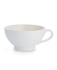 Full of possibilities, this ultra-versatile handled bowl from Noritake's collection of Colorwave white dinnerware is crafted of hardy stoneware with a half glossy, half matte finish in pure white. Mix and match with coupe and square shapes or any of the other Colorwave shades.