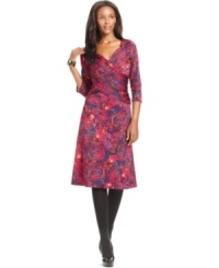 Get ready for your next night out in this B-Slim Elementz dress. A slimming panel at the bodice ensures a perfect fit.