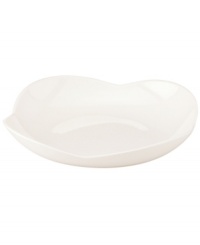 Lenox combines the versatility of whiteware with unique baroque shaping in the Regency Silhouette pasta and soup bowl, featuring glossy white porcelain for every day, any occasion.