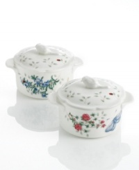 The whimsical butterflies and blooms of Butterfly Meadow dinnerware grace these mini casseroles, an irresistible way to serve piping-hot sides. With scalloped edges and figural birds in white porcelain.