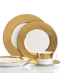 Make any occasion memorable with Gold Dust dinnerware. Combining the urbane style of Donna Karan with the renowned craftsmanship of Lenox, this timeless bone china place setting radiates luxury with wide bands of matte-textured gold.