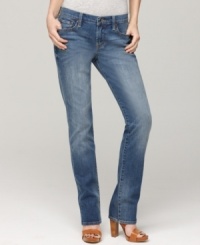 Lucky Brand Jeans' Sweet N Straights fit just right –  not too baggy, not too tight.  The lighter blue wash looks relaxed and vintage-inspired!