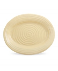 From celebrated chef and writer, Sophie Conran, comes incredibly durable dinnerware for every step of the meal, from oven to table. A ribbed texture gives this oval platter the charming look of traditional hand thrown pottery.