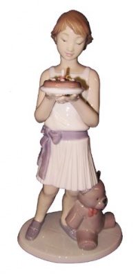 Nao by Lladro Collectible Porcelain Figurine: BIRTHDAY GIRL - 9 3/4 tall