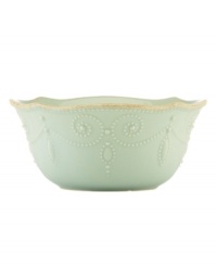 With fanciful beading and a feminine edge, this Lenox French Perle bowl has an irresistibly old-fashioned sensibility. Hardwearing stoneware is dishwasher safe and, in an ethereal ice-blue hue with antiqued trim, a graceful addition to every meal.