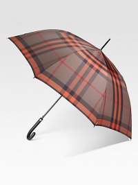 Donning an iconic solid-to-check design, there's no reason to sacrifice style because of a little rain.Automatic openOpen diameter, about 38Folded length, about 12PolyesterImported