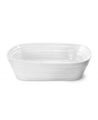 From celebrated chef and writer, Sophie Conran, comes incredibly durable dinnerware for every step of the meal, from oven to table. A ribbed texture gives this rectangular roaster/lasagna dish the charming look of traditional hand thrown pottery.